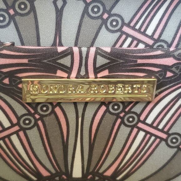 Sondra Roberts Hard Shell Clutch Purse 3D Flowers Chain Strap Clasp Closure NEW - Picture 11 of 16